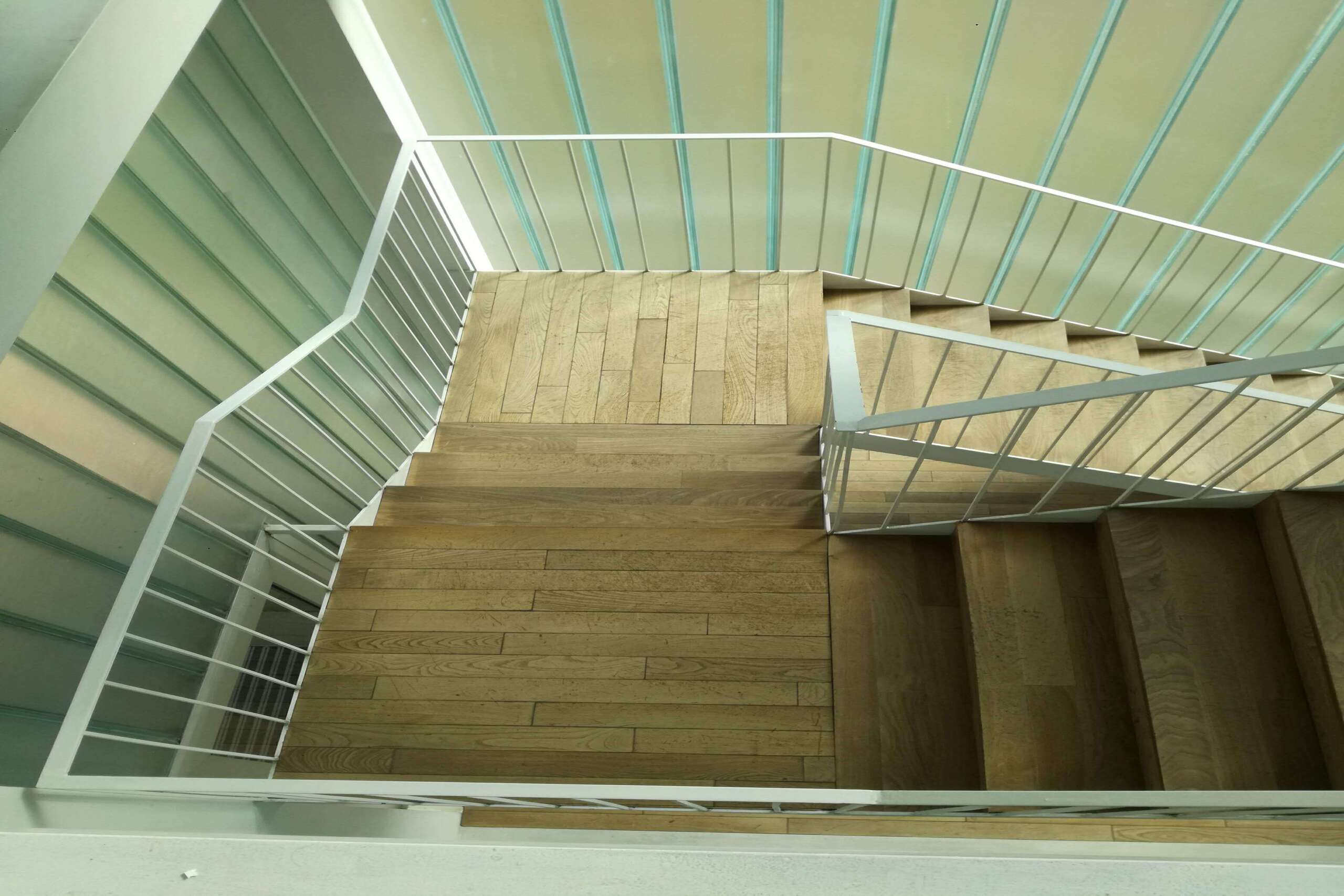 Barandillas de aluminio para escaleras en Jaén - Una opción segura y elegante para tu hogar.